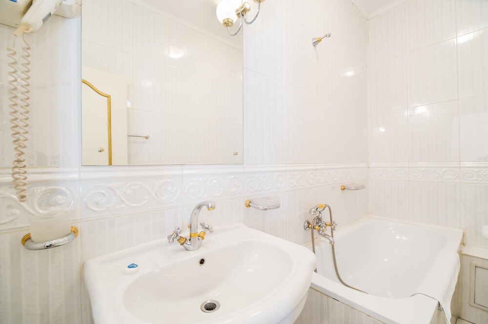 Foto - Hotel Carpati Imparatul Romanilor