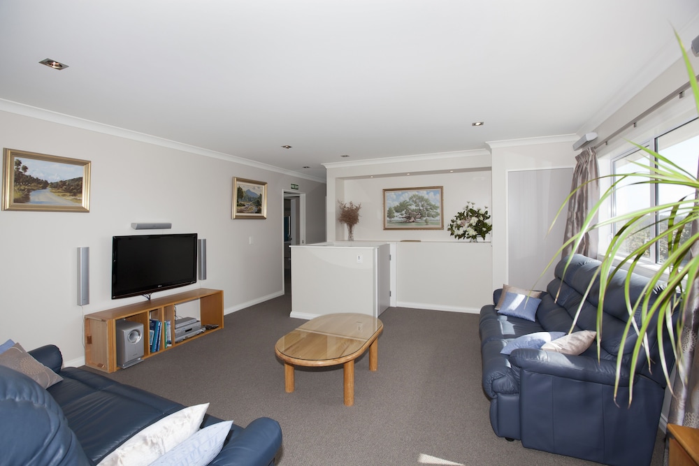 Vista del Sol Deals & Reviews (Te Horo, NZL) Wotif