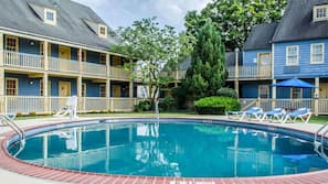 Seasonal outdoor pool, pool umbrellas, sun loungers