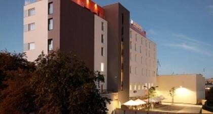 Hotton Hotel