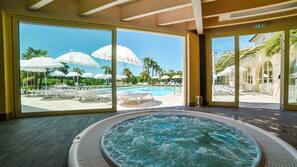 Bain à remous intérieur