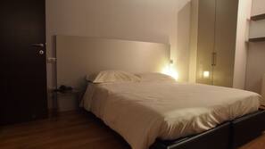 Hypo-allergenic bedding, in-room safe, desk, soundproofing