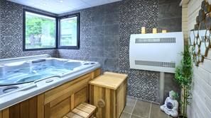 Bain à remous intérieur