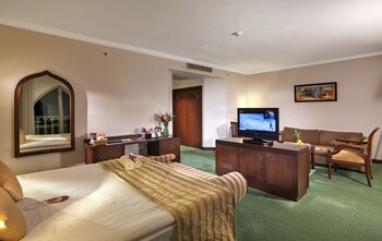Crowne Plaza Hotel Antalya Reviews Photos Rates Ebookers Com