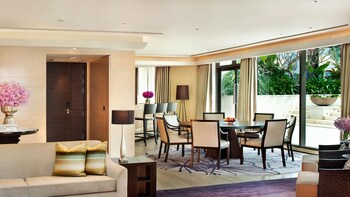 Siam Kempinski Hotel Bangkok Bangkok 279 Room Prices Reviews Travelocity