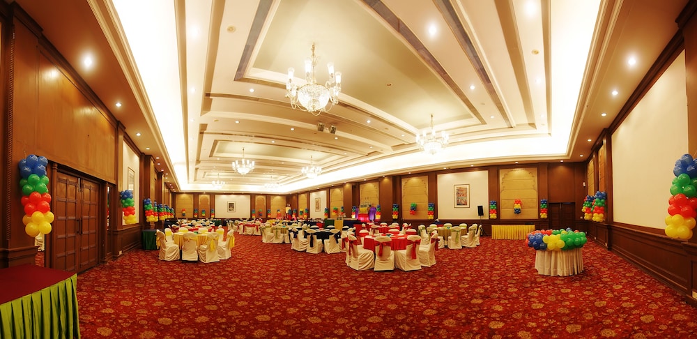 Banquet hall, Sayaji Indore