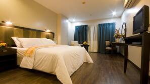 Minibar, in-room safe, desk, iron/ironing board