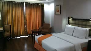 Minibar, in-room safe, desk, iron/ironing board
