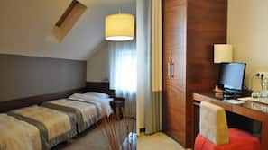 Minibar, Zimmersafe, Schreibtisch, Bügeleisen/Bügelbrett