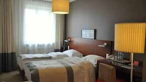 Minibar, Zimmersafe, Schreibtisch, Bügeleisen/Bügelbrett