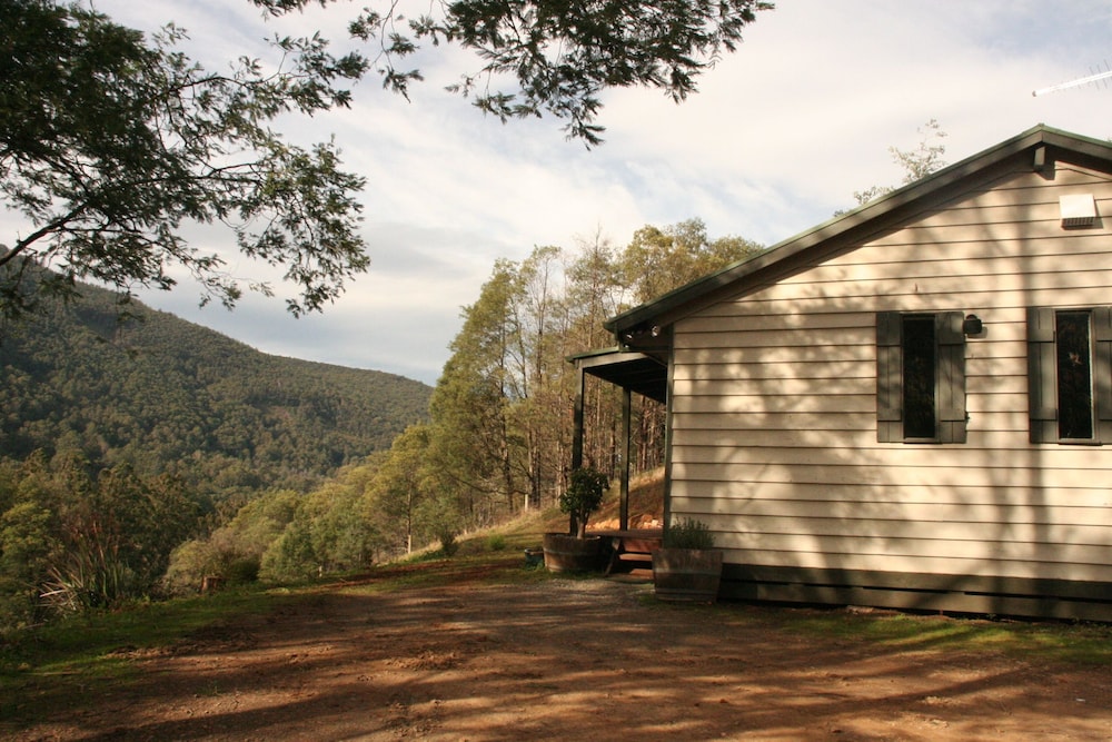 Hill 'N' Dale Farm Cottages