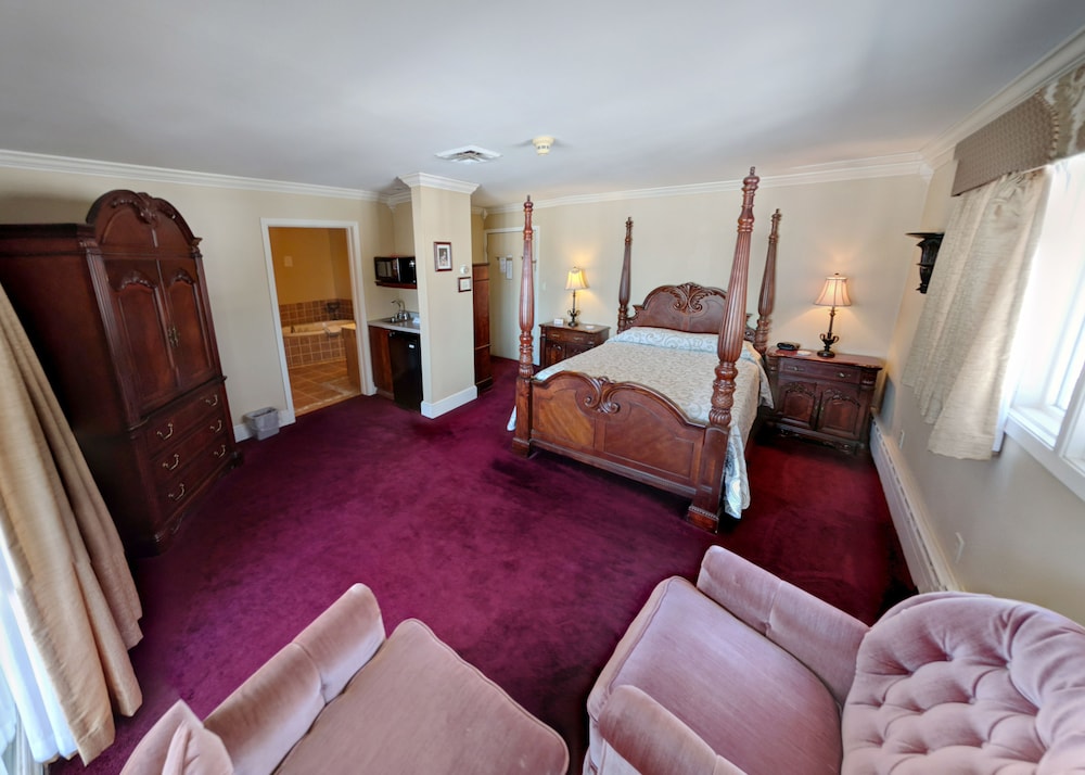 The Lodge Resort Hotel in Mason City, United States