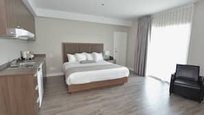 Premium bedding, in-room safe, individually decorated
