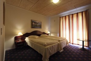 Double Room, Terrace | Hypo-allergenic bedding, desk, iron/ironing board, cribs/infant beds