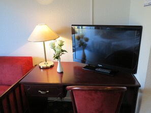 Double Room, Terrace | Hypo-allergenic bedding, desk, iron/ironing board, cribs/infant beds