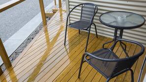 Iron/ironing board, free WiFi, linens