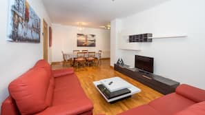 1 bedroom, desk, iron/ironing board, free cribs/infant beds