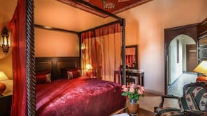 Ropa de cama de alta calidad, minibar, caja fuerte y escritorio