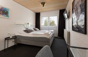 Double Room | Individually decorated, individually furnished, desk, iron/ironing board