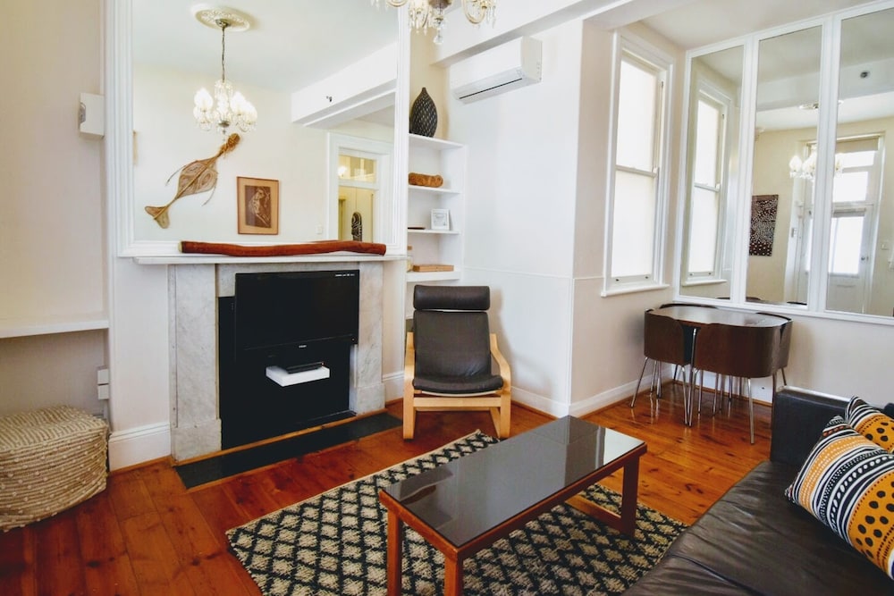 Seawall Apartments