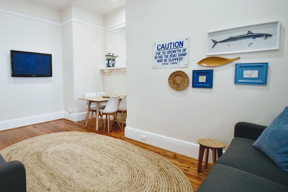 Seawall Apartments