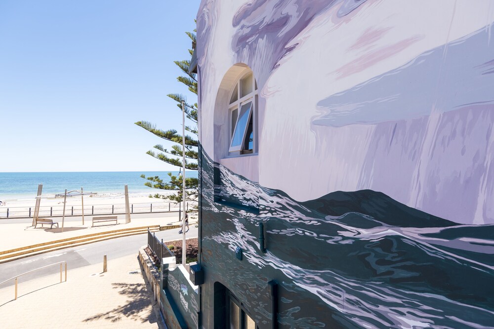 Seawall Apartments
