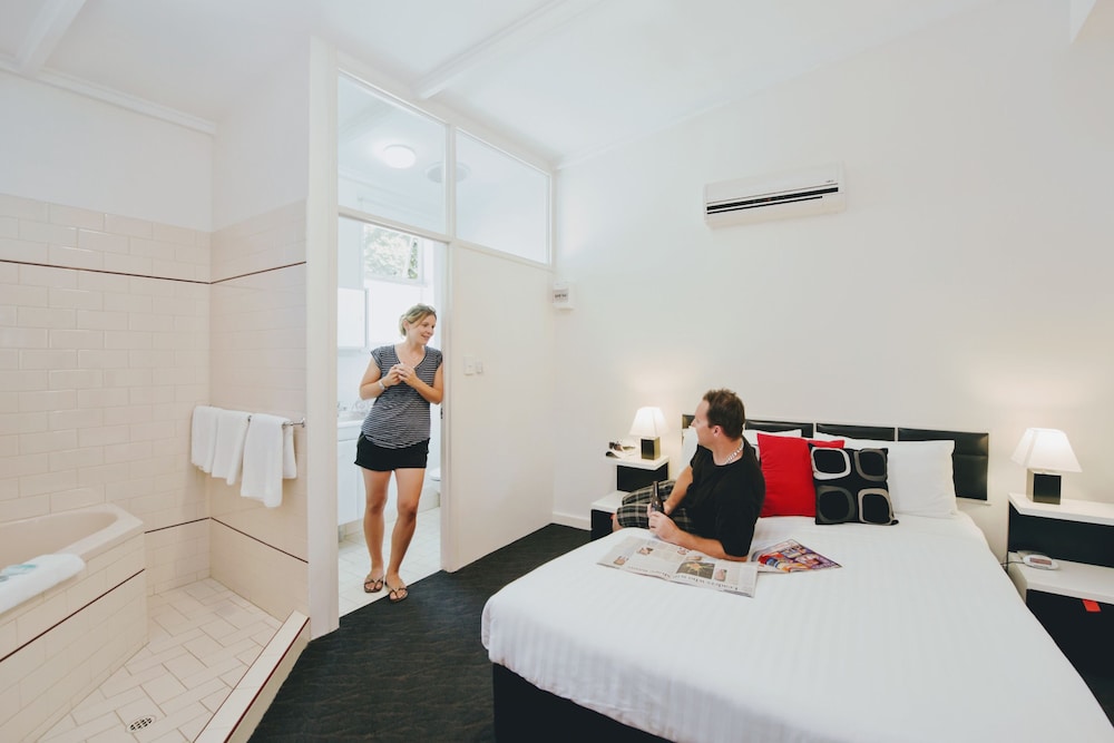 Seawall Apartments