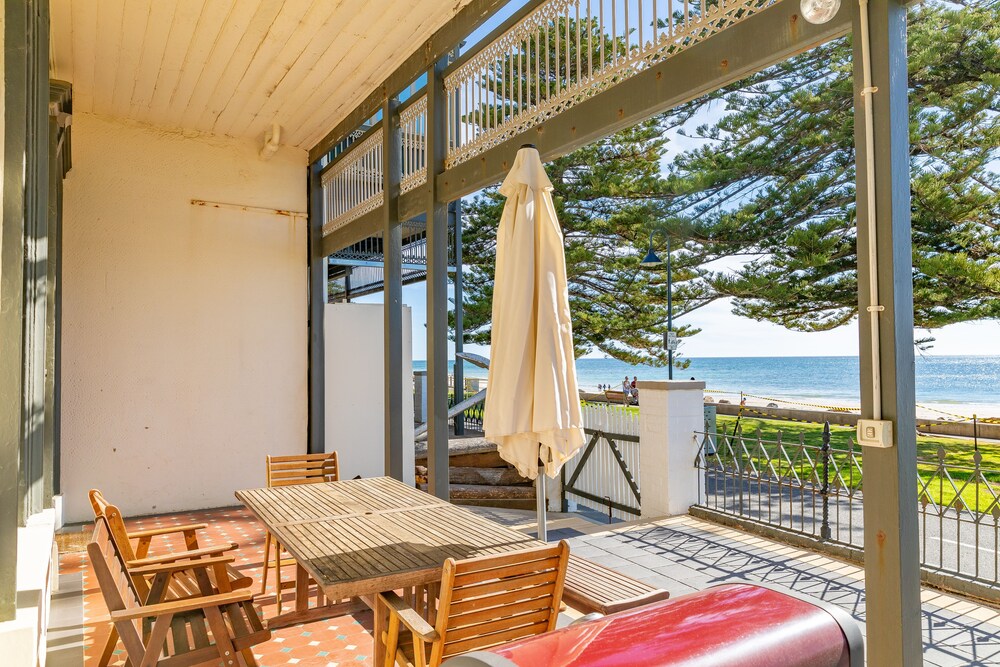 Seawall Apartments