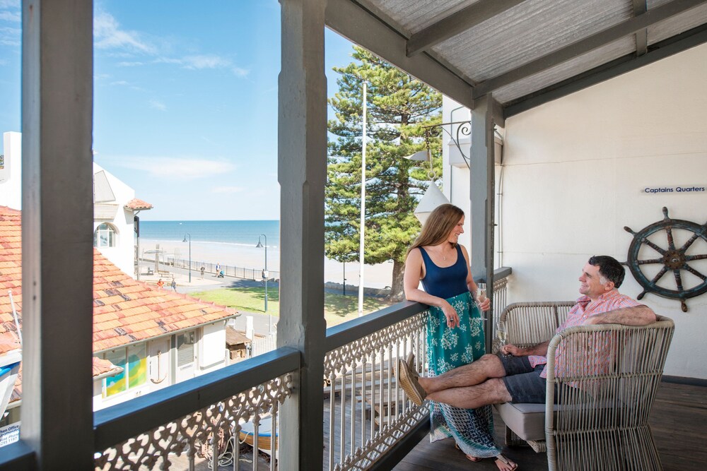 Seawall Apartments