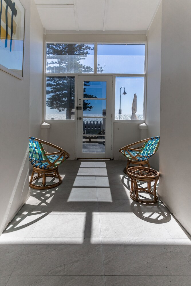 Seawall Apartments