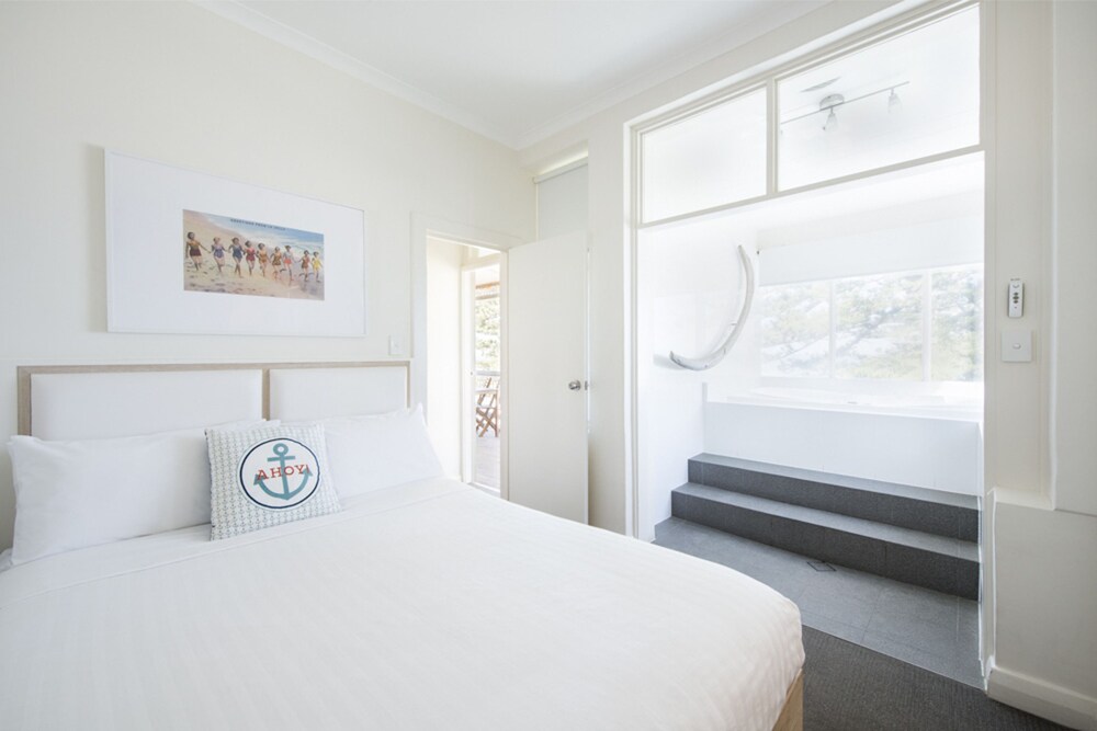 Seawall Apartments