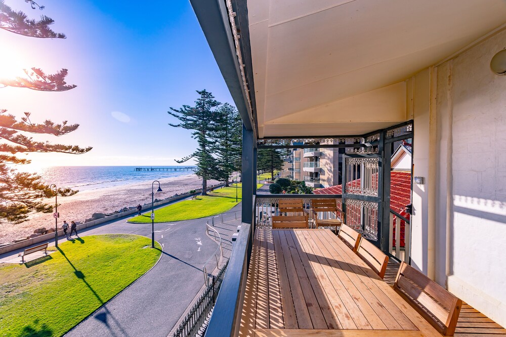 Seawall Apartments