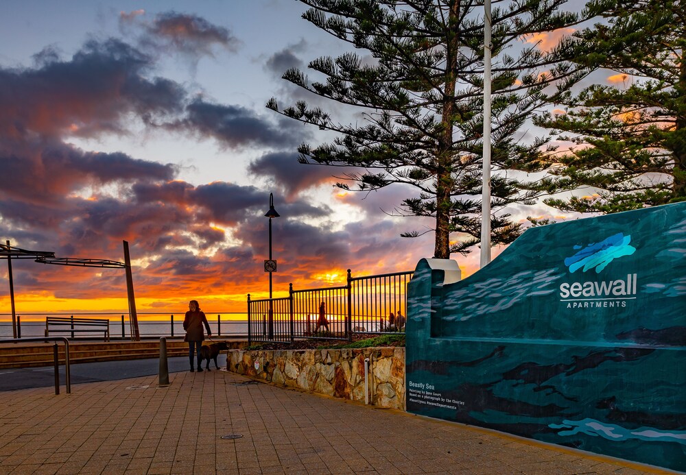 Seawall Apartments