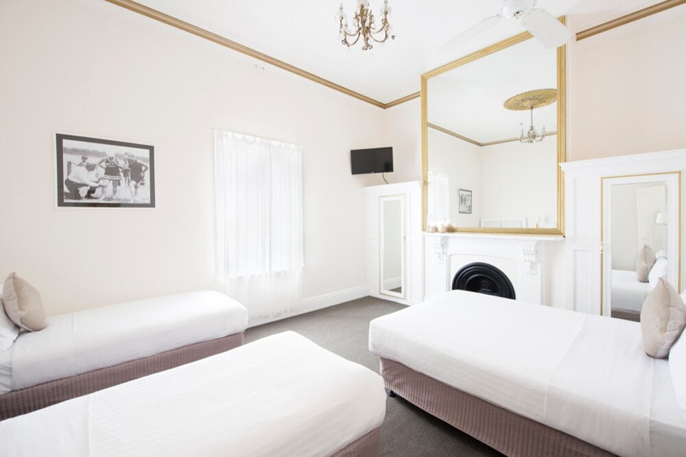 Seawall Apartments