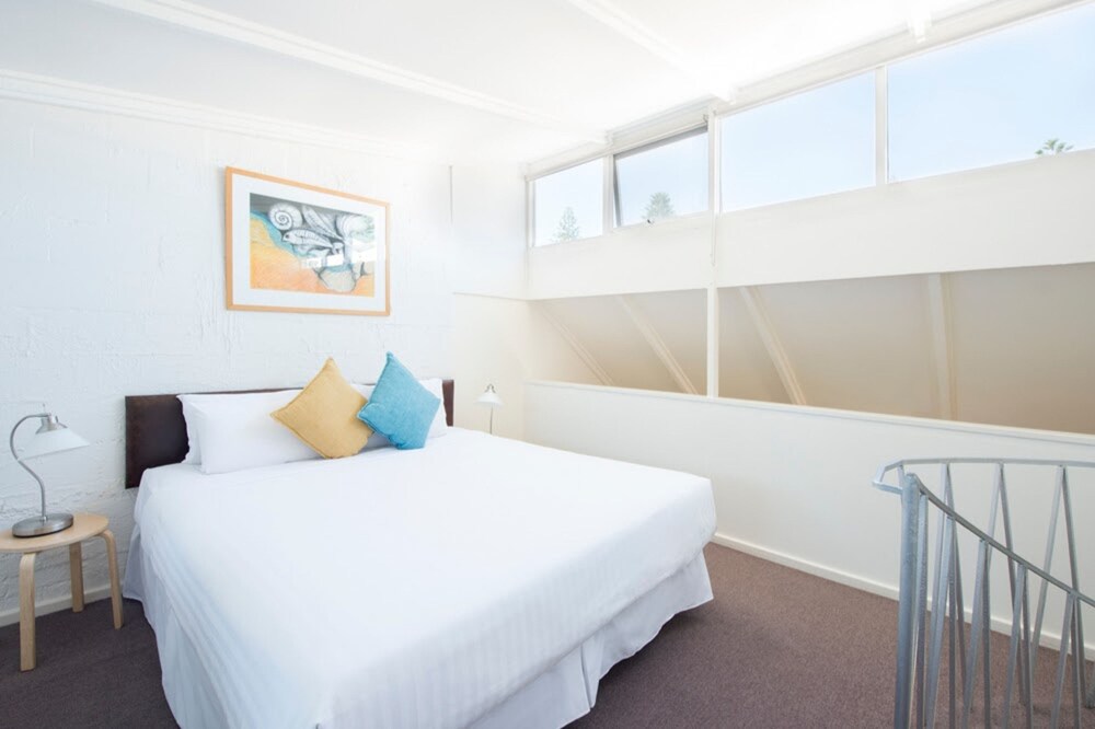 Seawall Apartments
