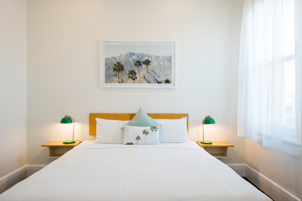 Seawall Apartments