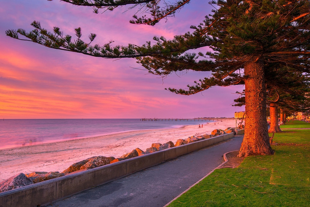 Seawall Apartments