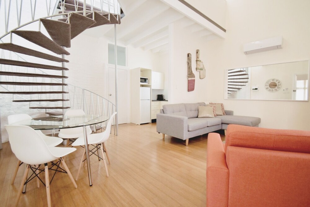 Seawall Apartments