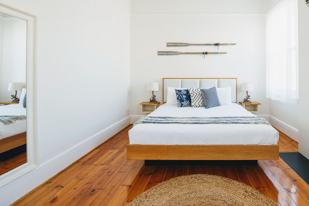 Seawall Apartments