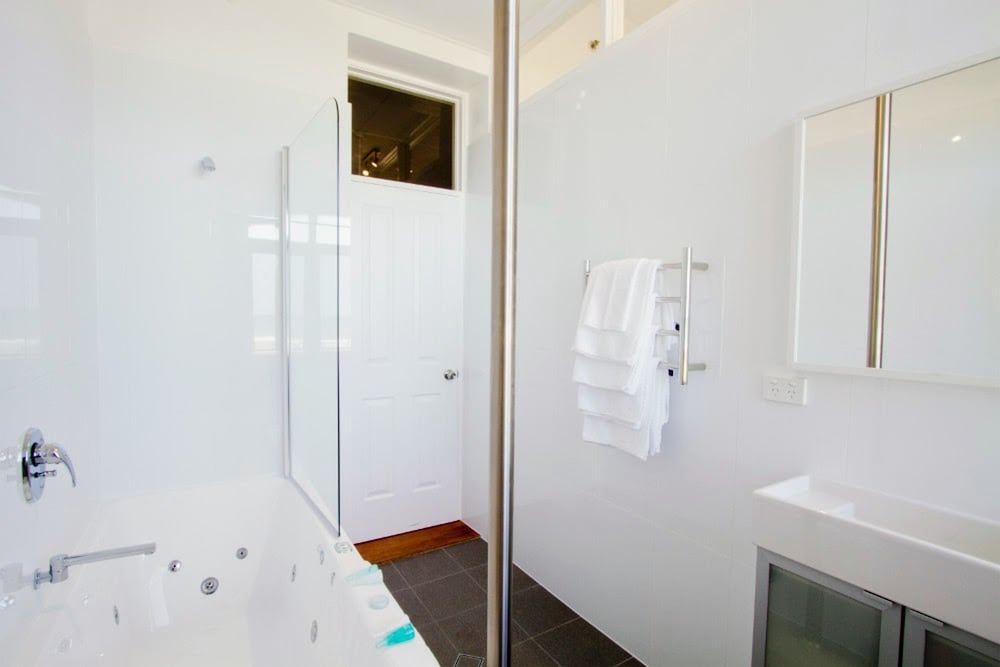 Seawall Apartments