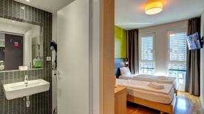 Zimmersafe, Schreibtisch, Verdunkelungsvorhänge, schallisolierte Zimmer