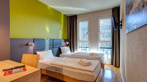 Zimmersafe, Schreibtisch, Verdunkelungsvorhänge, schallisolierte Zimmer