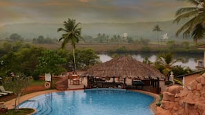 2 outdoor pools