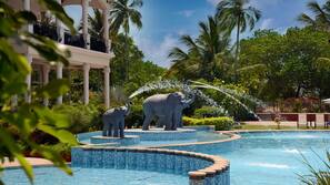2 outdoor pools