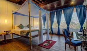 Penthouse | Premium bedding, minibar, in-room safe, individually decorated