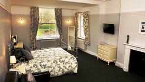 Iron/ironing board, free WiFi, linens, wheelchair access