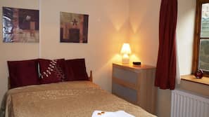 Iron/ironing board, free WiFi, linens, wheelchair access