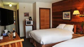 Premium bedding, desk, iron/ironing board, free WiFi