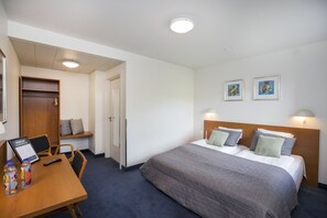 Double or Twin Room | Hypo-allergenic bedding, desk, iron/ironing board