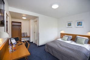 Double or Twin Room | Hypo-allergenic bedding, desk, iron/ironing board